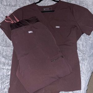 Figs scrubs espresso set high waisted jogger Zamora xl/p & Catarina top xl